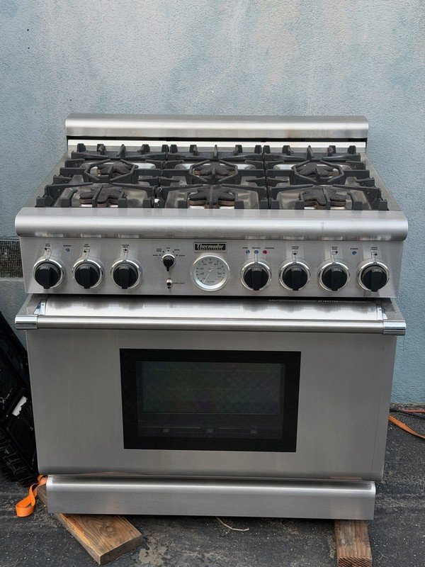 Thermador Professional 36” Gas Range – PG366BS/13 – Excellent Condition
