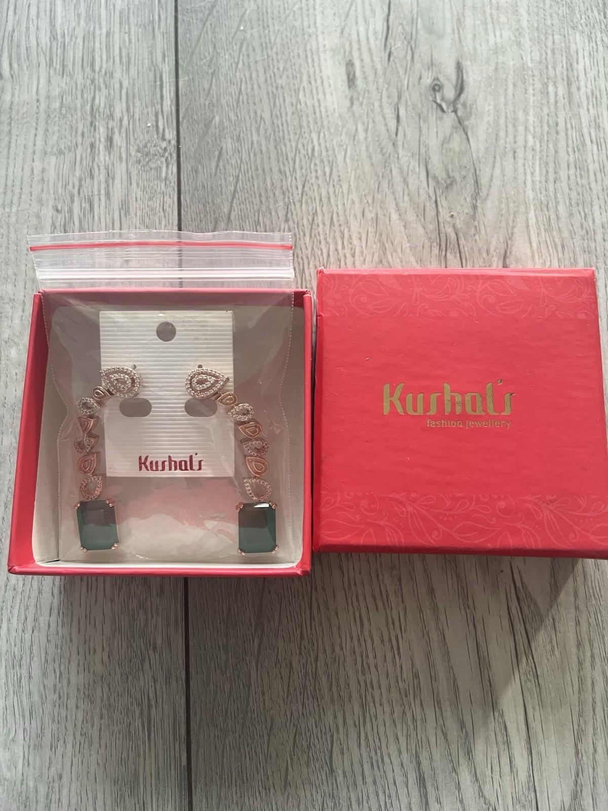 Rose gold emerald green diamonté dangling earrings with Kurhals clasp