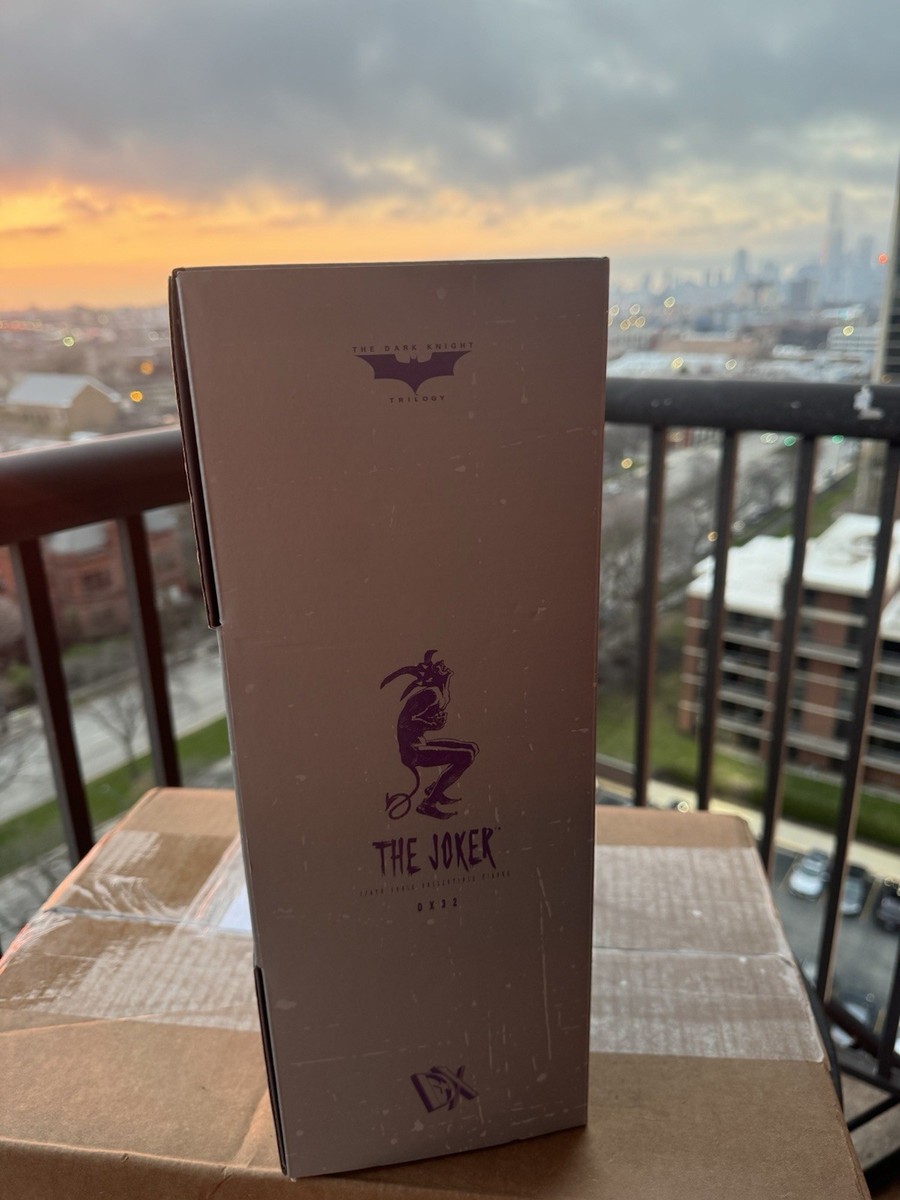Hot Toys DX32 The Dark Knight Joker (Sculpted Hair Version) 1/6