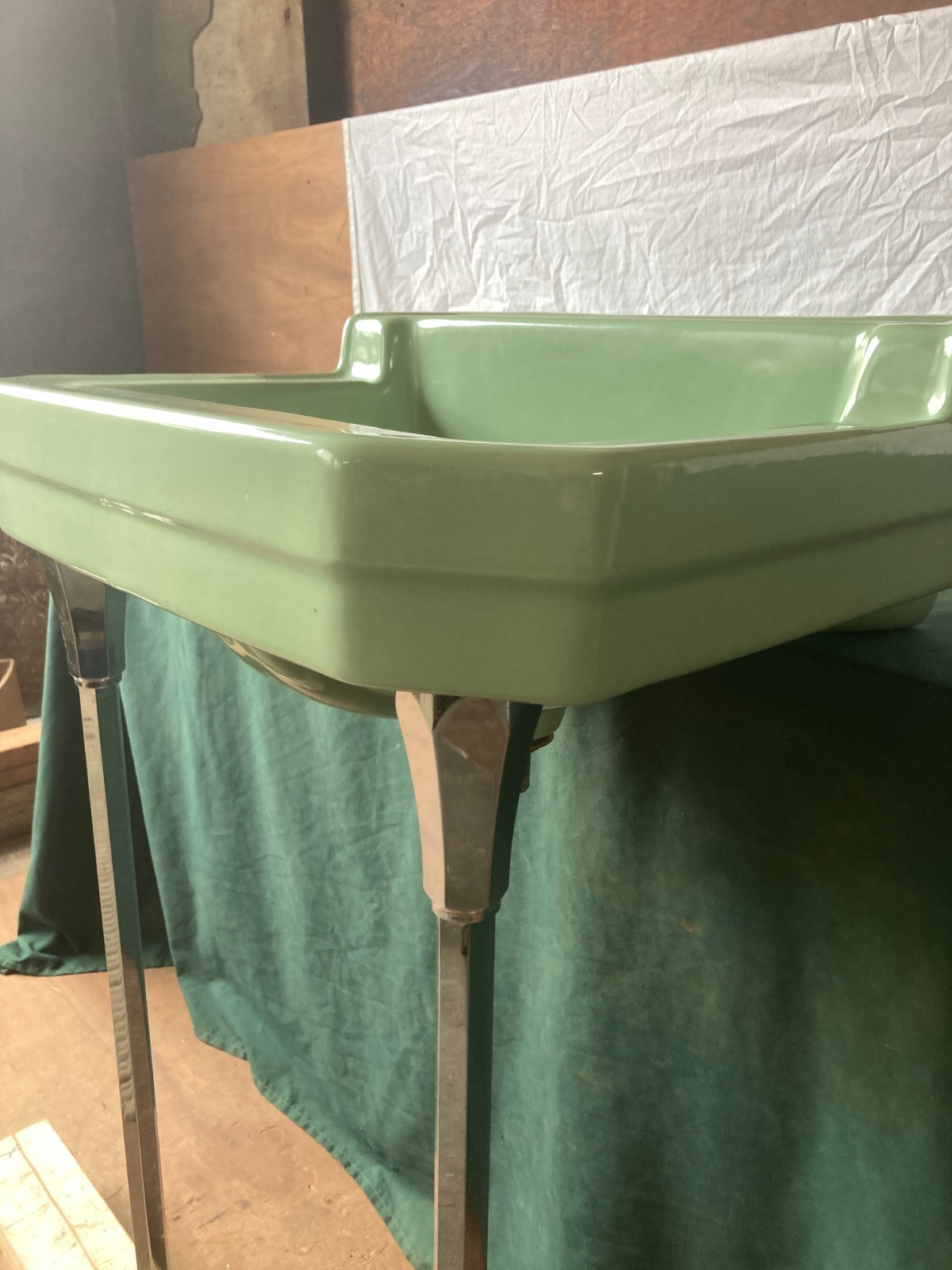 Vtg Mid Century Jade Green Porcelain Bath Wall Sink Chrome Brass legs 363-25E