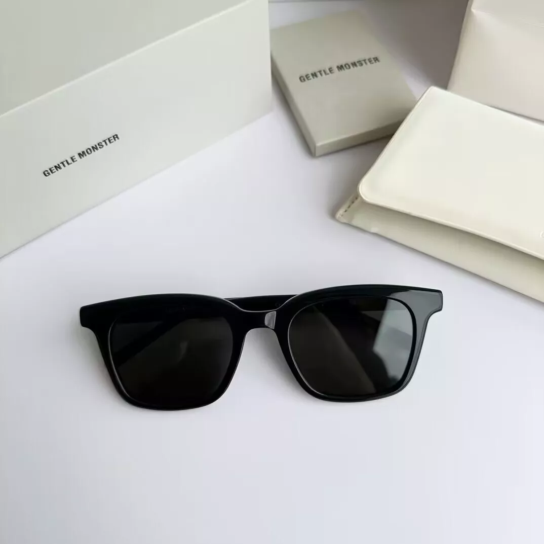 2023 Gentle Monster Maison Margiela – MM006 Unisex Sunglasses Black, white,  gray