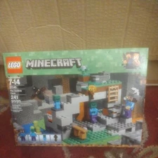 Lego Minecraft The Zombie Cave 21141 Retired