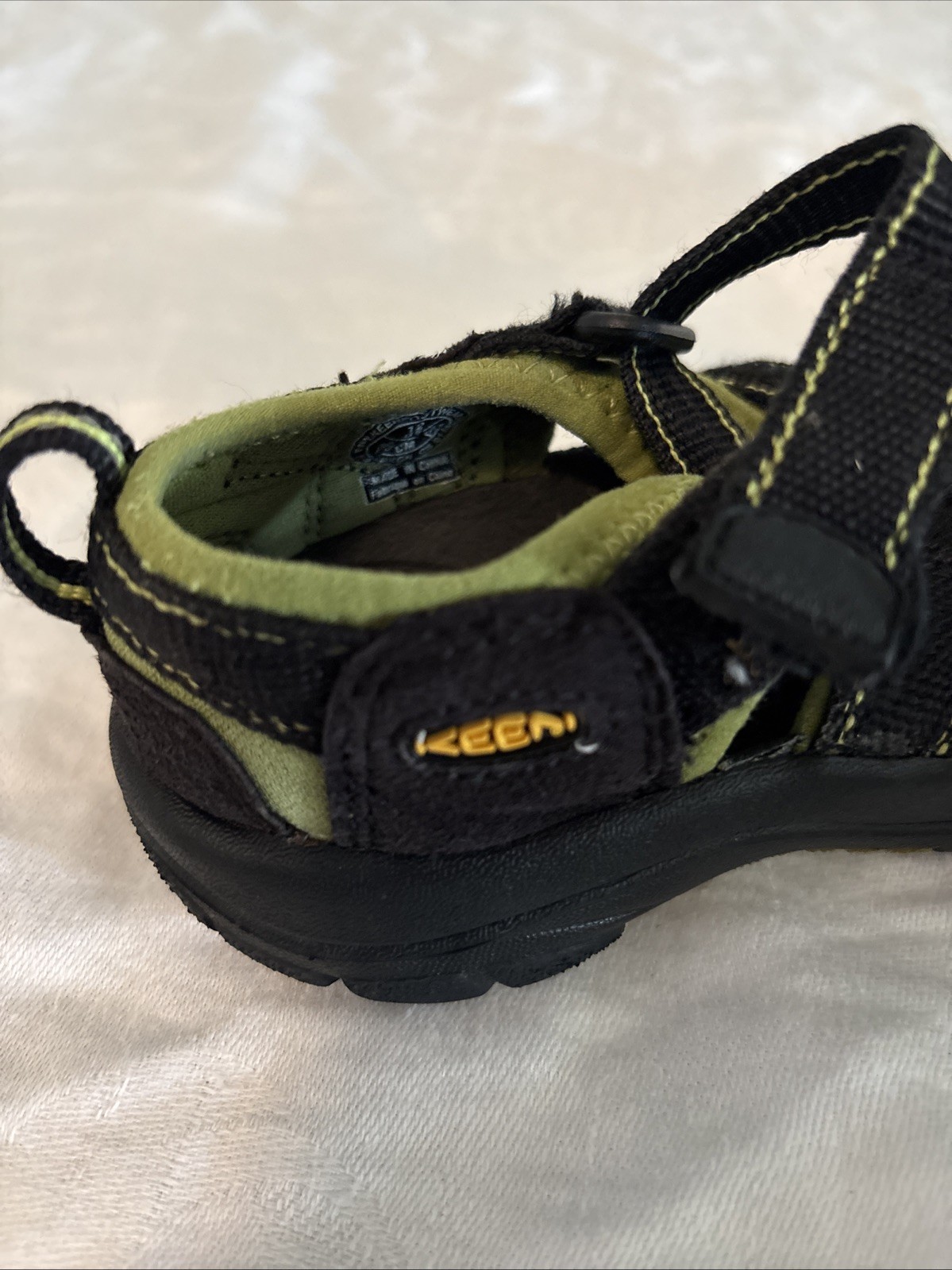 Scarpe KEEN bambino granchio nero e verde. Taglia 12 bambino taglia 12
