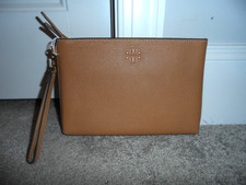 Beautiful Tory Burch brown carmel pebbled leather zip close wristlet purse NWT