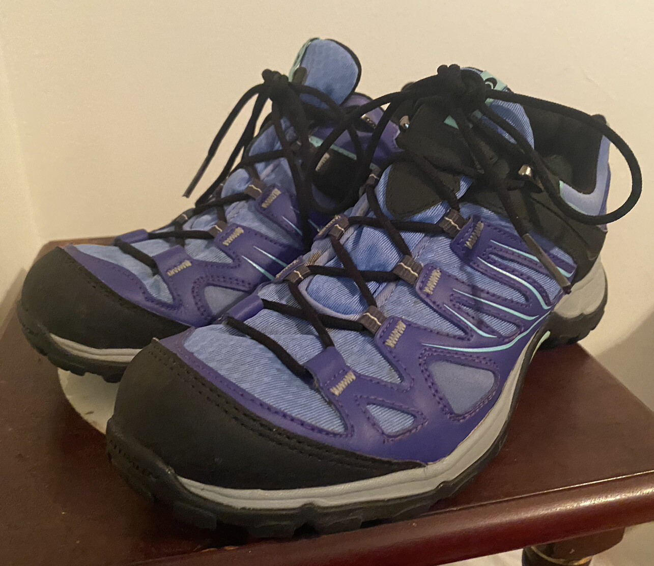 Scarpe da trekking outdoor da donna Salomon Gore Tex ContaGrip taglia 7 5 viola