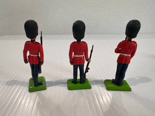 Set of 3 Britain's toy soldiers 1977 Original Purchase Condition - Picture 3 of 6