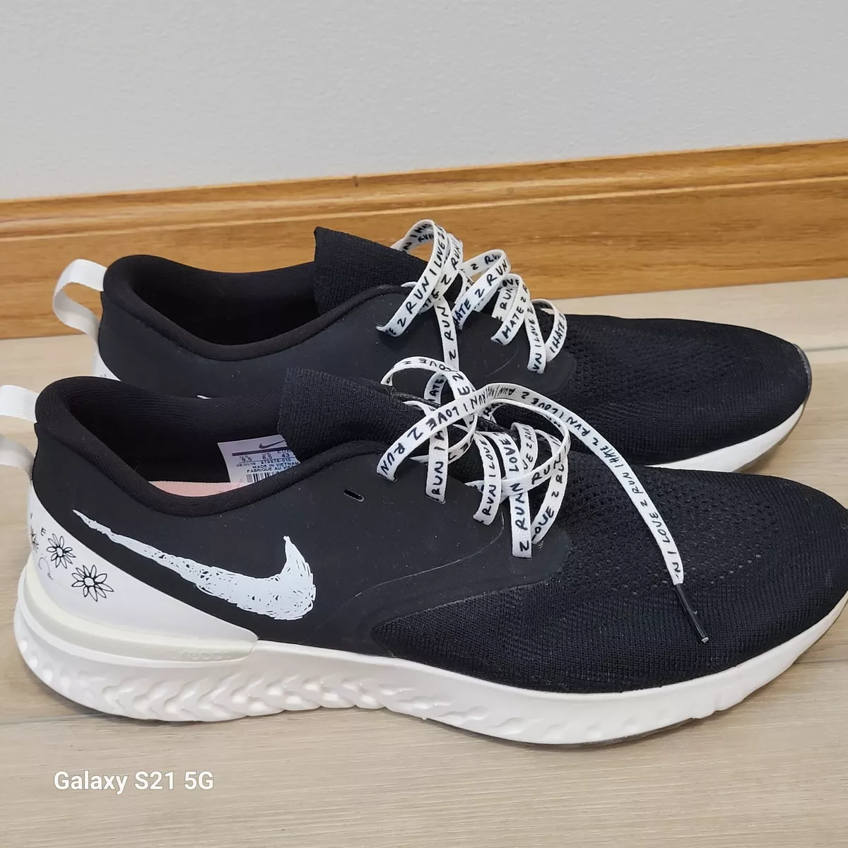 NEW Nike Odyssey React 2 Flyknit Men s Size 9.5 Running Shoes Black Sail