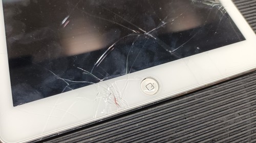 Apple iPad Air (A1474) - Not Working, Broken Screen, 16GB Storage, 1GB RAM - Afbeelding 3 van 14