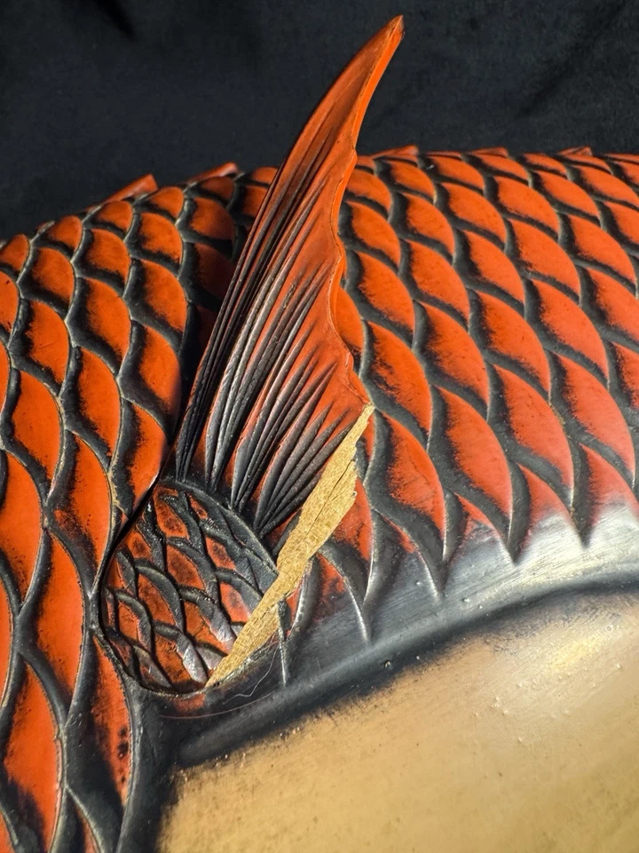 Bandeja Takaoka vintage negra y roja japonesa con tapa de pescado tai dorada Foto 4 de 4