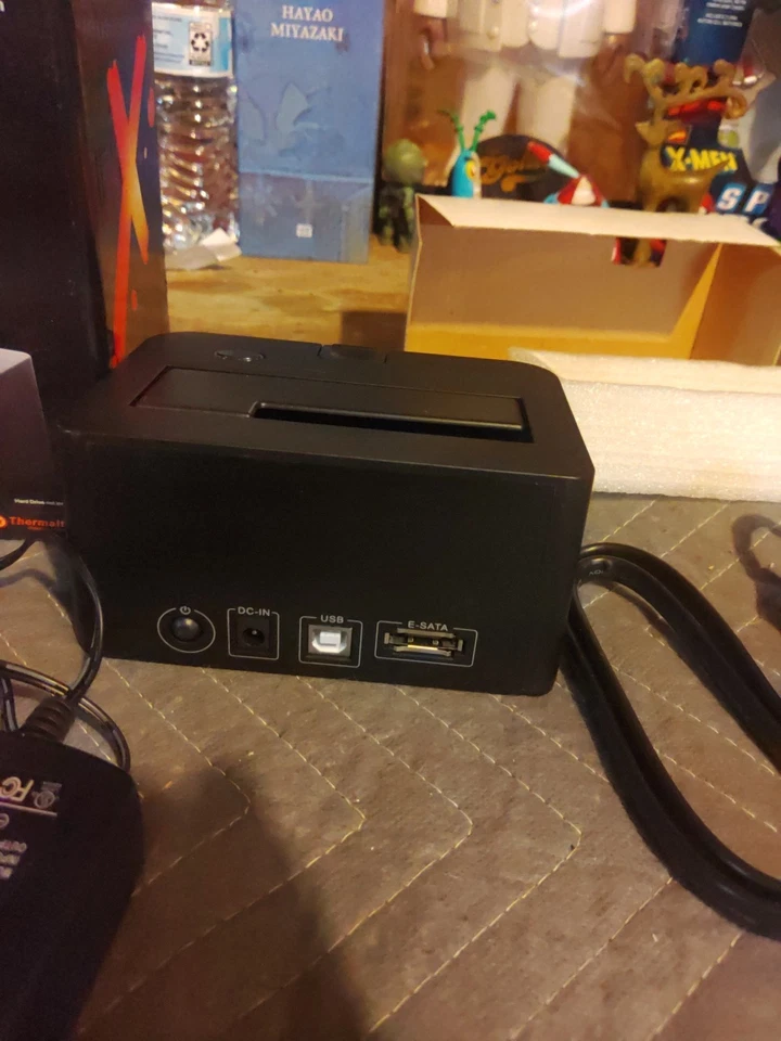ThermalTake BlacX 2.5"/3.5"HDD eSATA USB 2.0 Hard Drive Docking Station 500 GB - Image 3 of 4