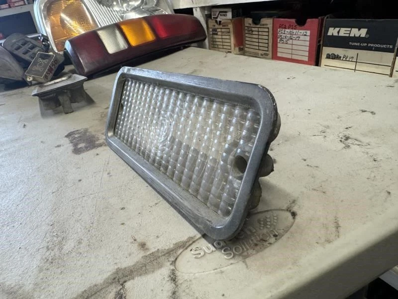 Lente señal de giro del conductor izquierdo OEM 77-80 Chevy/GMC K5 Blazer Jimmy Foto 2 de 3