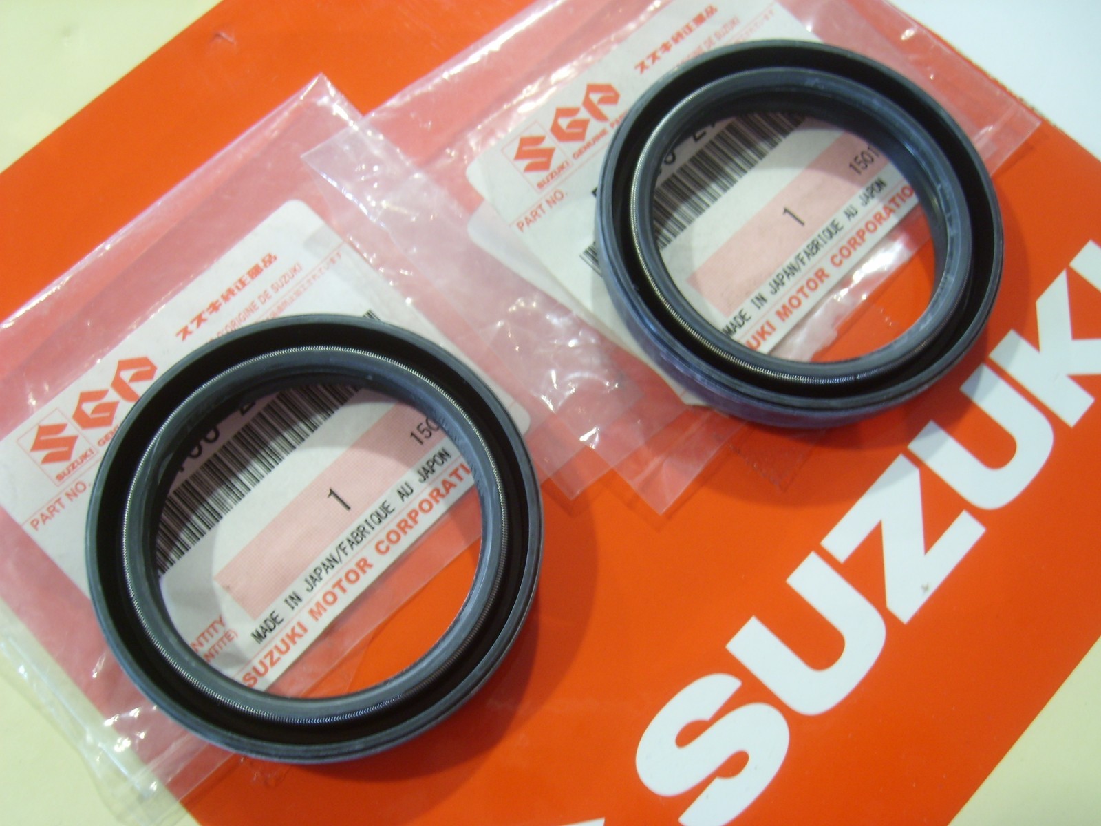 Genuine Suzuki Set of Front Fork Seals GSF600 9598 GSF400 Bandit