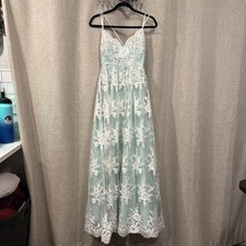 TLC say "Yes to the Prom Dress" size 1/2- light green/white lace over lay