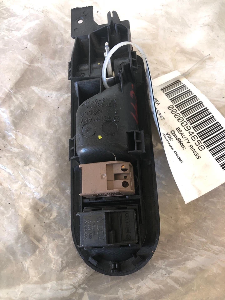 Manija de la puerta delantera interior del pasajero lado derecho OEM Volkswagen Passat 1998-2005 Foto 4 de 4