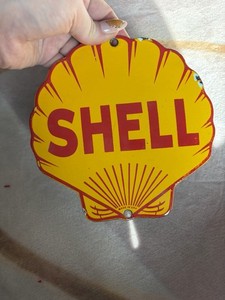 Porcelain Yellow Shell Sign