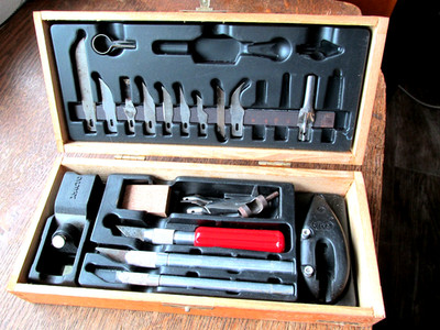 VINTAGE X-ACTO KNIFE SET WITH WOOD BOX