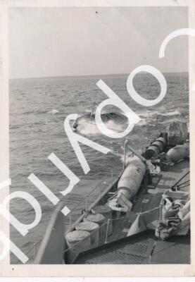 Foto WK2 - Marine Minenboot M17 Wasserbombe Mine   X73