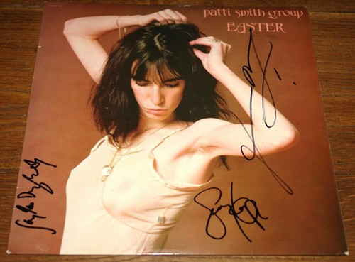 PATTI SMITH GROUP ~ EASTER ~ HAND SIGNED UK 1ST PRESS VINYL LP ~ UACC DEALER - Picture 2 of 12