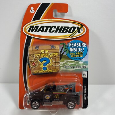 Matchbox '05 Tow Truck - Auto Medic, Wrecker (2005 Buried Treasure Bonus Inside)
