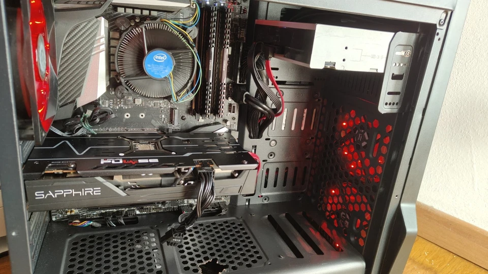 PC Gaming MSI Z390 Gaming Pro Carbon AC 16GB RAM + RX 5500 XT 4GB - Immagine 2 di 4