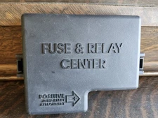 2006 Chrysler Sebring Fuse Box Lid Cover 04759396AE