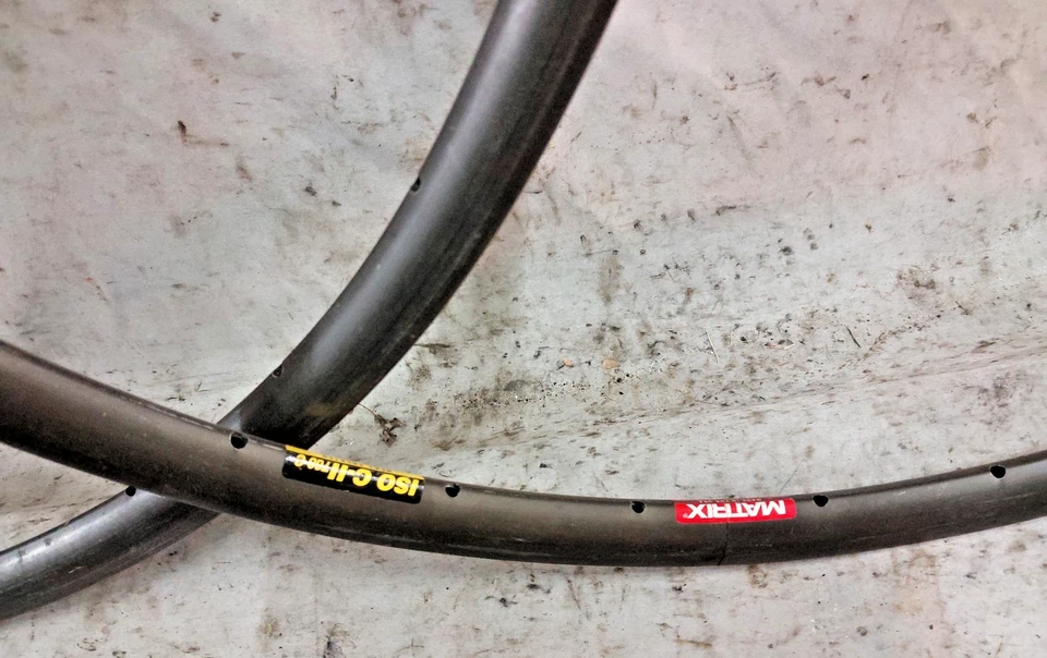 Juego de llantas de bicicleta de carretera Trek Matrix ISO CII Aero 700c negras 36/28S hechas en EE. UU. ARREGLADAS Foto 4 de 4