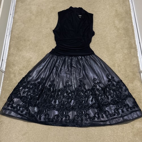 Slny Damen marineblau bestickt ärmellos knielanges Kleid Größe 6 Fit & Flare - Bild 2 von 24