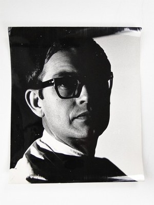 Mann Portrait Brille kontrastreich dramatische Beleuchtung Kopfschuss Vintage Foto