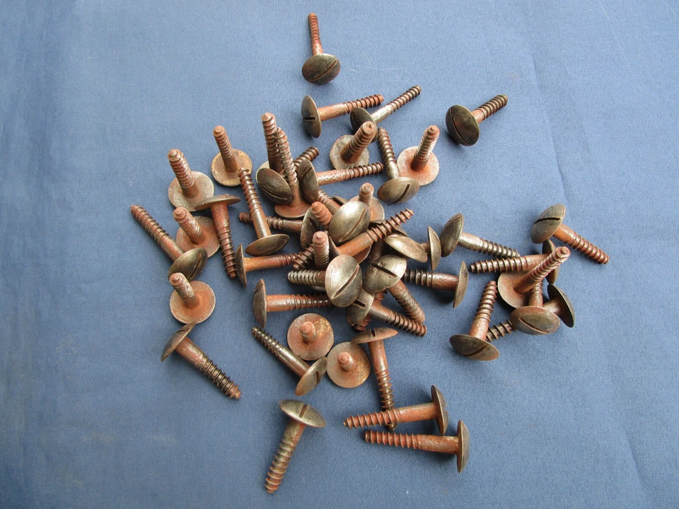 10 vis à bois fer Grosses têtes diamètre 2 à 2,2 cm rondes fendu ancienne  - Photo 3/3