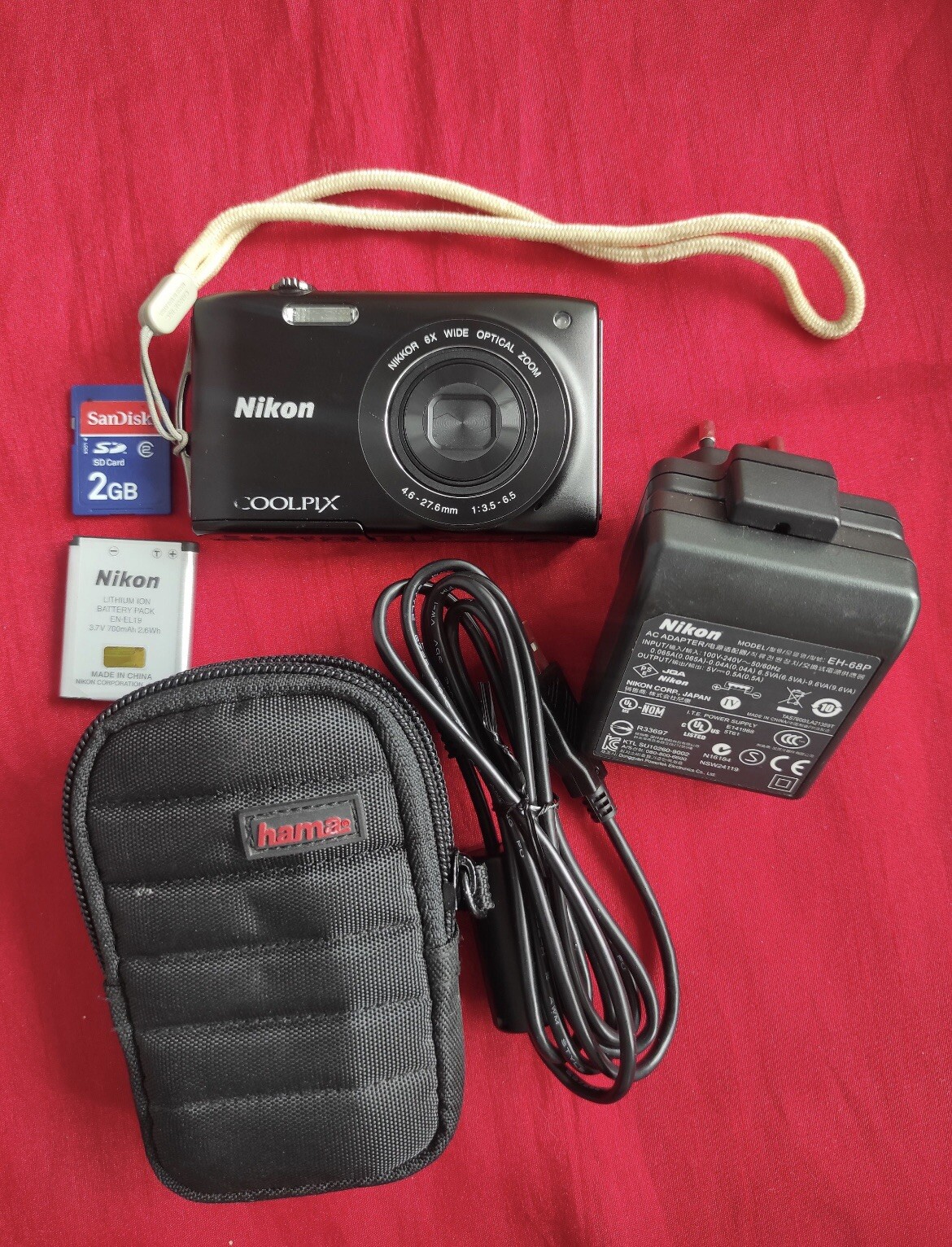 Nikon Coolpix S3200 Black Digital Camera in Excellent Condition-image