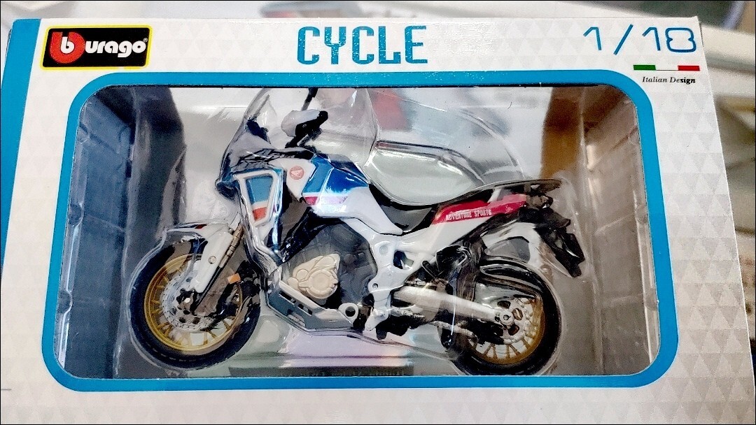 激レア　キッズ　HONDA バイカージャケット 赤・青・灰色　リバーシブル Bburago 1:18 HONDA Africa Twin Adventure Motorcycle Model Diecast