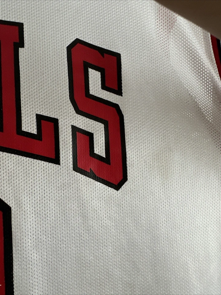 Vtg Adidas Chicago Bulls “9” Luol Deng Mesh Jersey Size XXL - Image 4 of 4