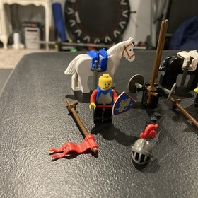 1984 Vintage Castle Lego 6021 Jousting Knights 100% Minifigs Complete Set-No box