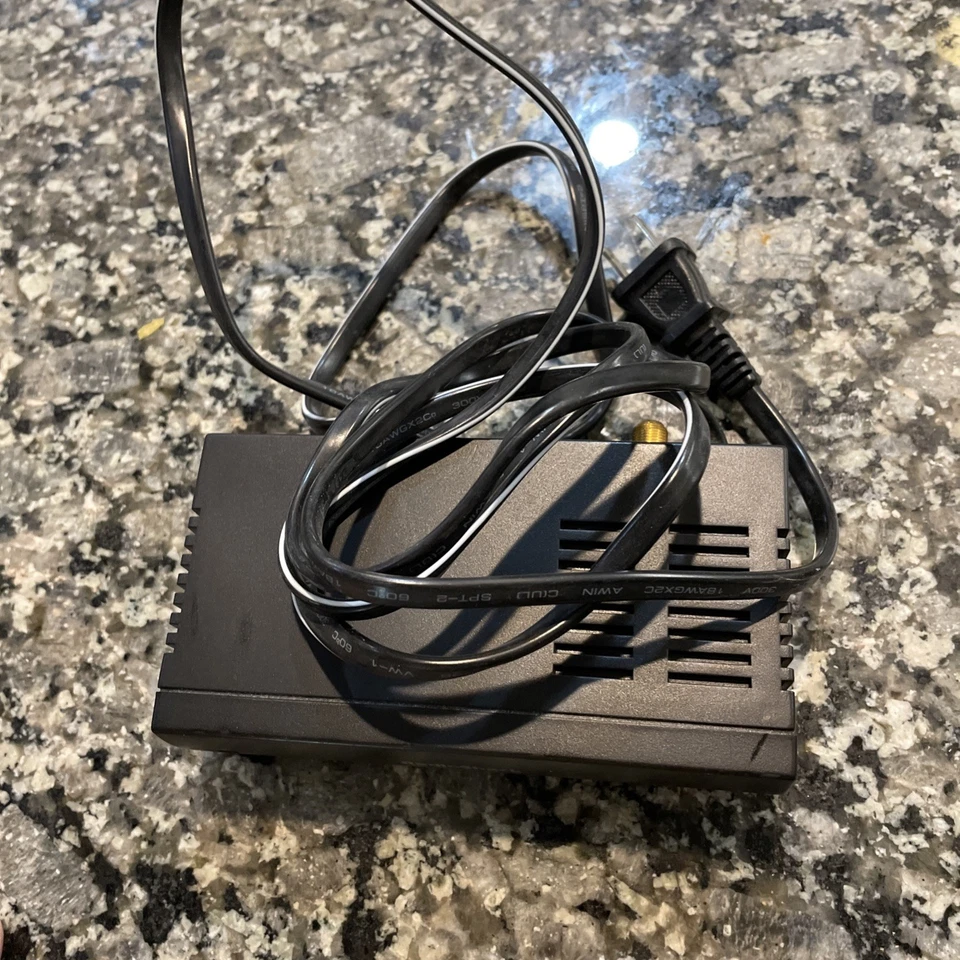 RadioShack RF Modulator 15-1214 Multi-Input RCA Audio with cords   - Image 2 of 4