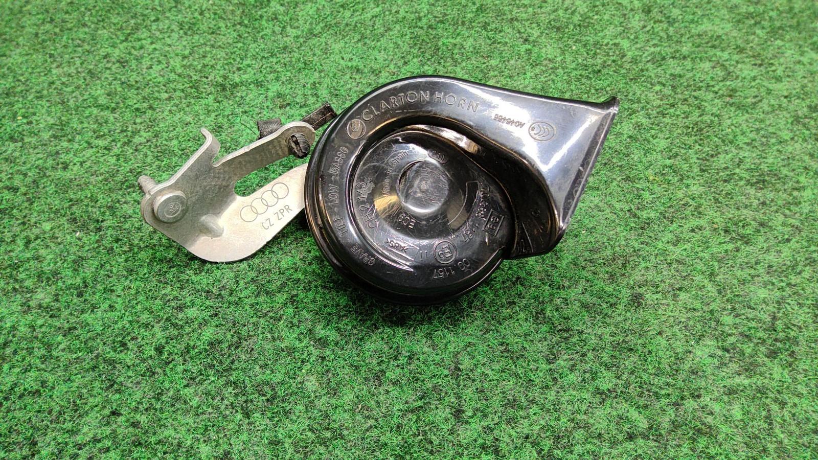 2017-2019 Audi A4 Quattro Right Low Tone Horn Oem 8w0951221
