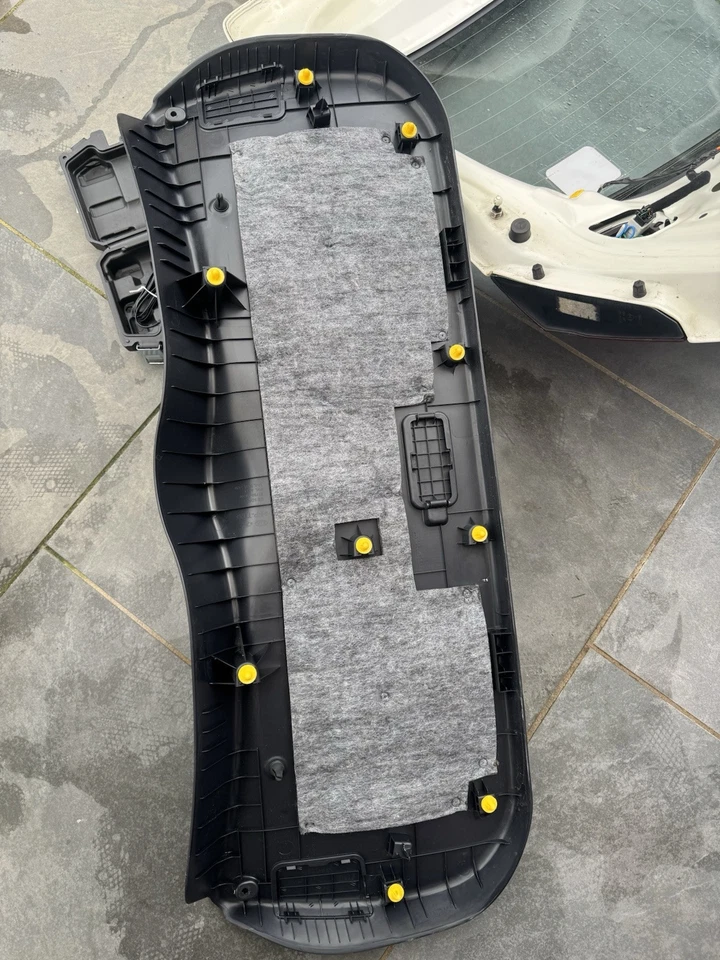 36387 2H 2012-2017 KIA RIO 5 DOOR HATCHBACK TAILGATE INNER COVER PANEL. - Image 2 of 3