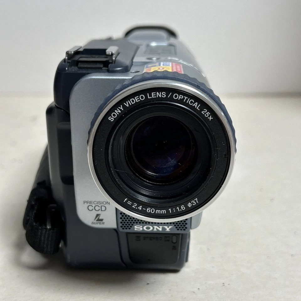 SONY DCR-TRV230 E Handycam Digital 8 Camcorder - working *Read* - image 4 of 4