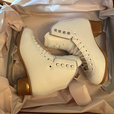 Jackson Elle White Figure Ice Skates Size 4.5 w/temp mount