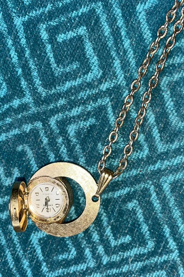Vintg EMPIRE 17 Jewels Wind Up Pendant WATCH Locket Necklace GOLD