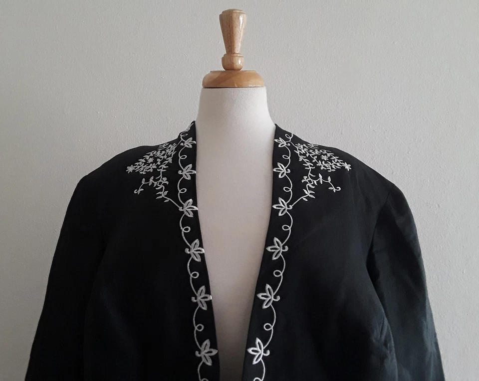 Chaqueta bordada negra para mujer Coldwater Creek talla W22 Foto 2 de 4