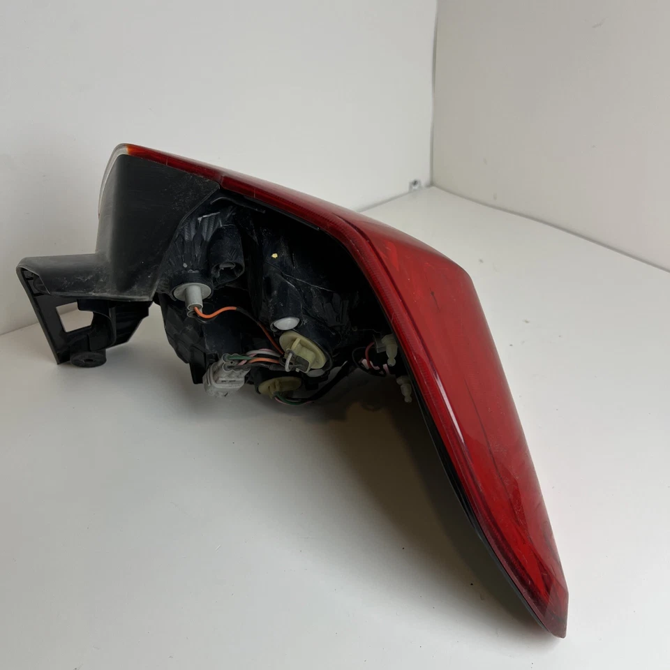 Luz trasera del lado izquierdo del conductor Subaru Impreza 2015 84201-FJ070 OEM Foto 3 de 4