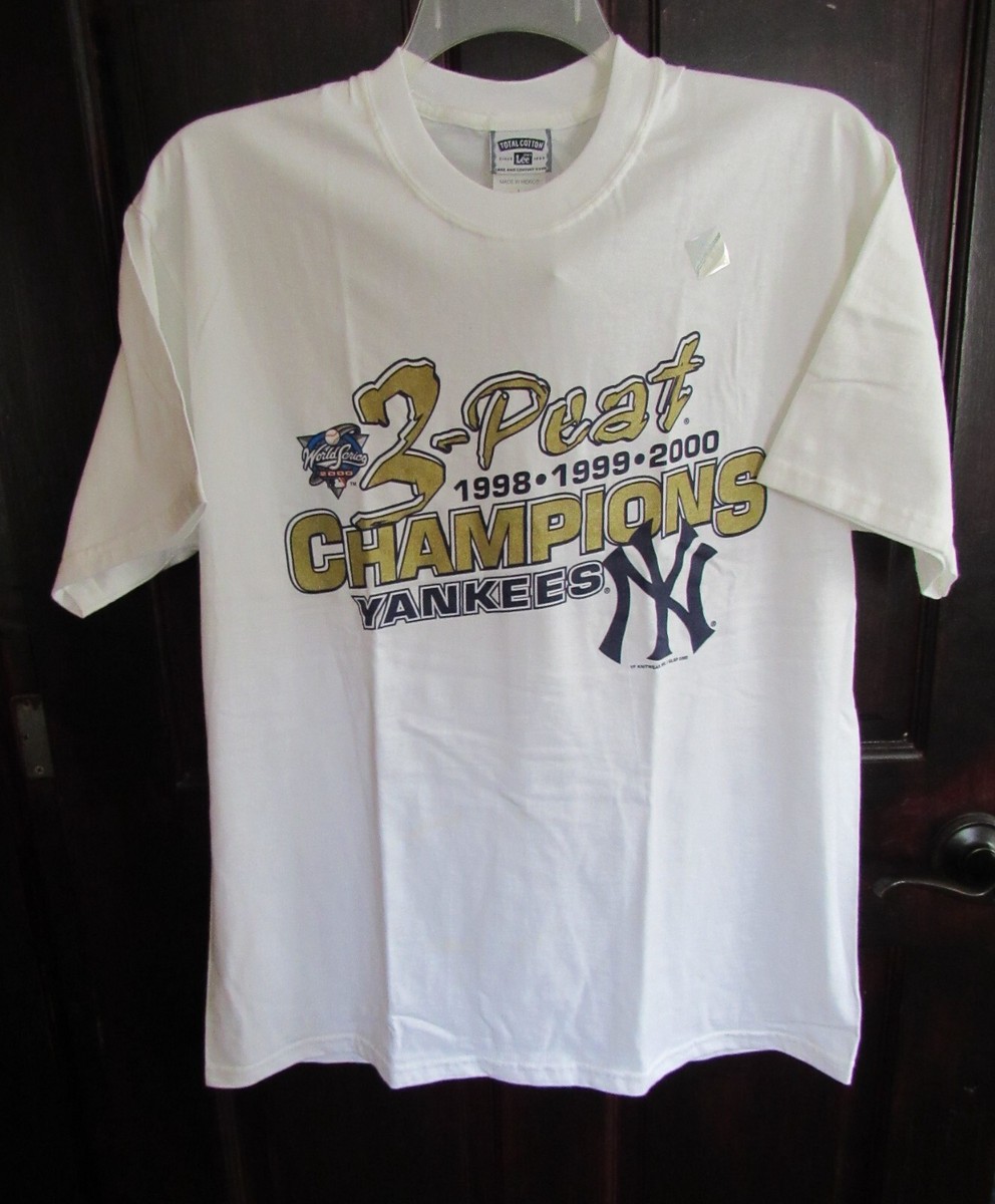 Lee Sport Vintage NY Yankees 3-Peat Champions 1998 1999 2000 T