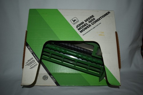 Ertl 1:16 John Deere Model 1600 Mower Conditioner - Picture 2 of 5