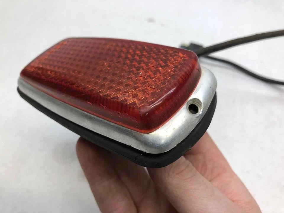 68-72 Mercedes 250C W114 lado derecho pasajero luz señalización trasera lámpara 0008260241 Foto 3 de 4