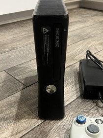 Microsoft Xbox 360 S 250GB Console with Controller And 3 Games Model 1439