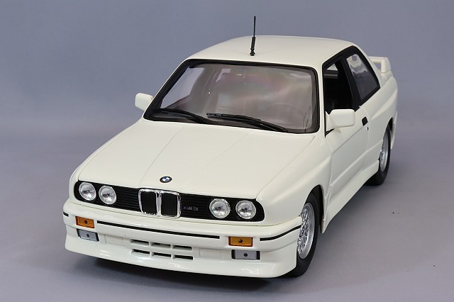 BMW ミニチュアカー BMW M3 STREET 1987(E30 Amazon.com: TOKAXI 1/36 Scale 1987 BMW M3 Diecast Model Cars