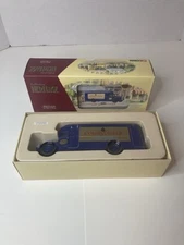 CORGI COLLECTION HERITAGE 72010 BERNARD TYPE 110 FOURGON – COURVOISIER 1:50