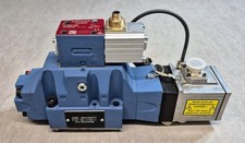 Moog D682Z4140B Servo Valve D633-7399 Rev D Proportional Flow Control New Other