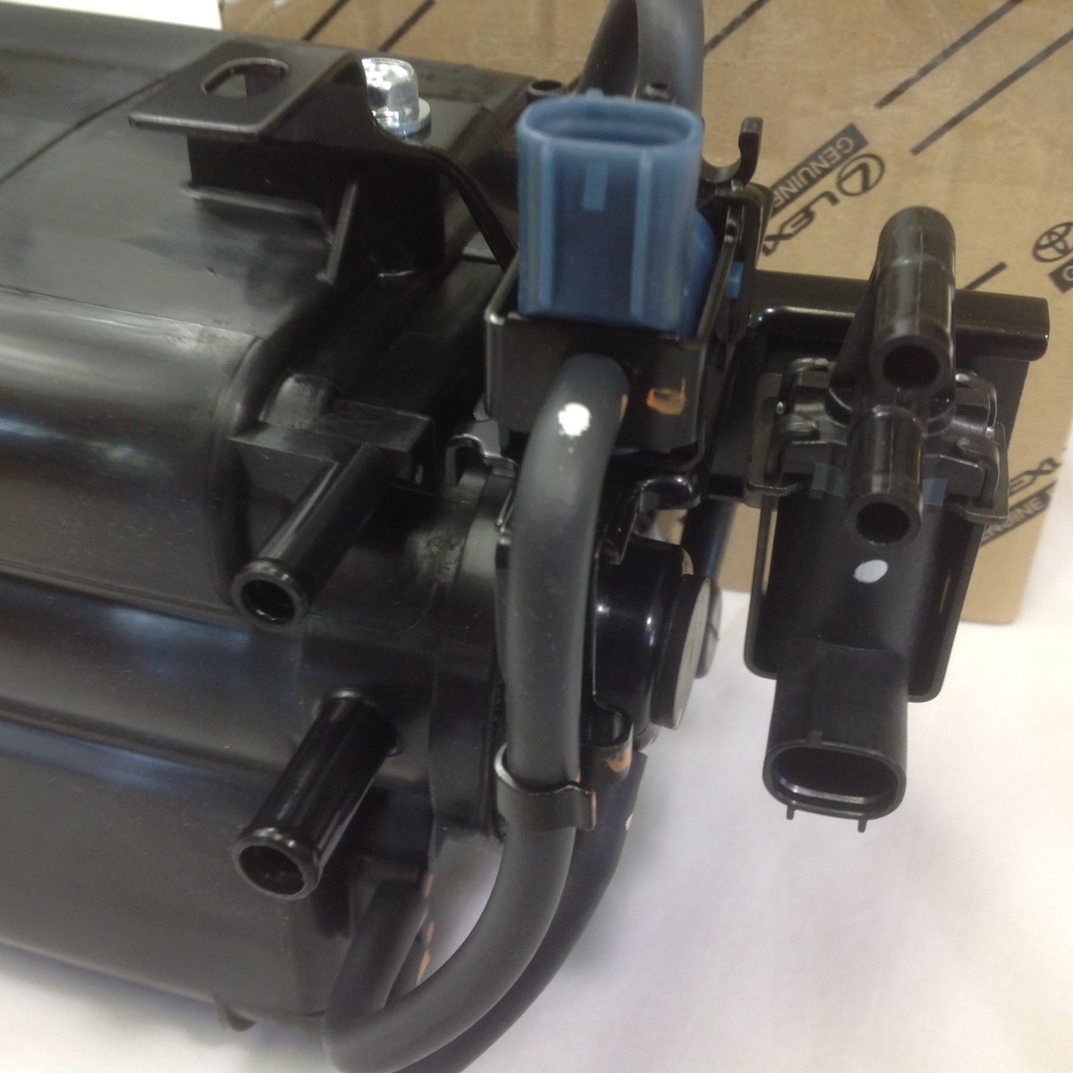 1997-1998 Toyota T100 GENUINE Charcoal Vapor Canister | 77740