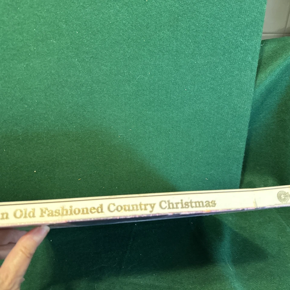 vintage 1978 AN OLD FASHIONED COUNTRY CHRISTMAS~5 -12" LP Album set - Image 3 of 4